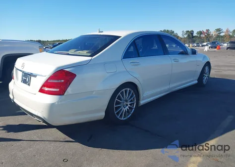 2012 Mercedes-Benz S 550 z USA, uszkodzony, nr VIN WDDNG7DB3CA477676